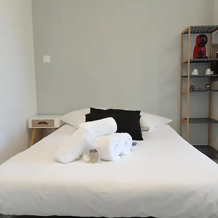 Cosy Avec Garage Prive ルマン