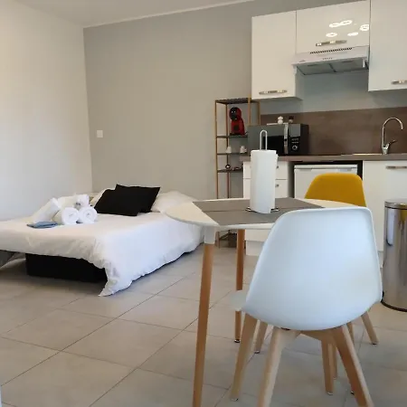 Cosy Avec Garage Prive