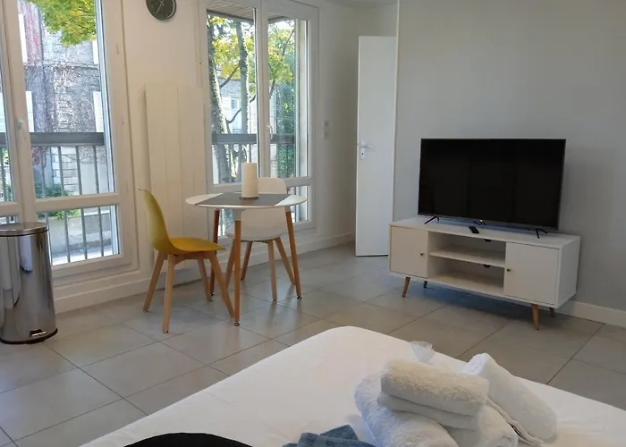 Cosy Avec Garage Prive