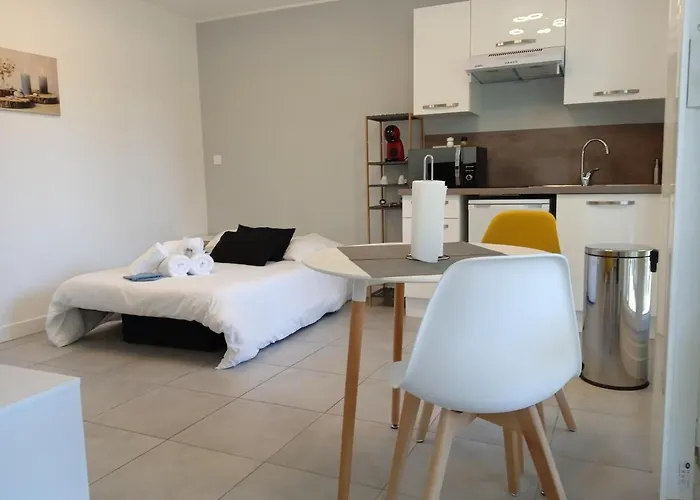 Cosy Avec Garage Prive