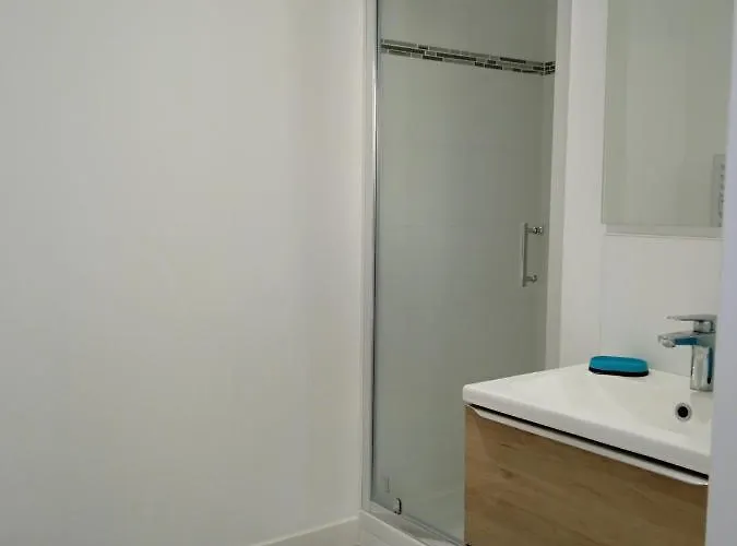 Cosy Avec Garage Prive 아파트 르망